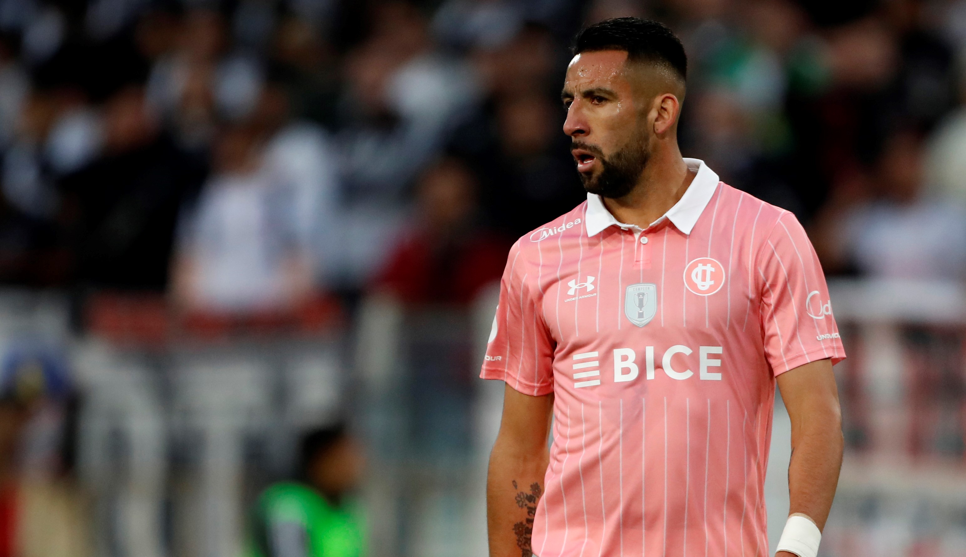 Mauricio Isla quedó fuera de la citación de la UC para visitar a Unión Española