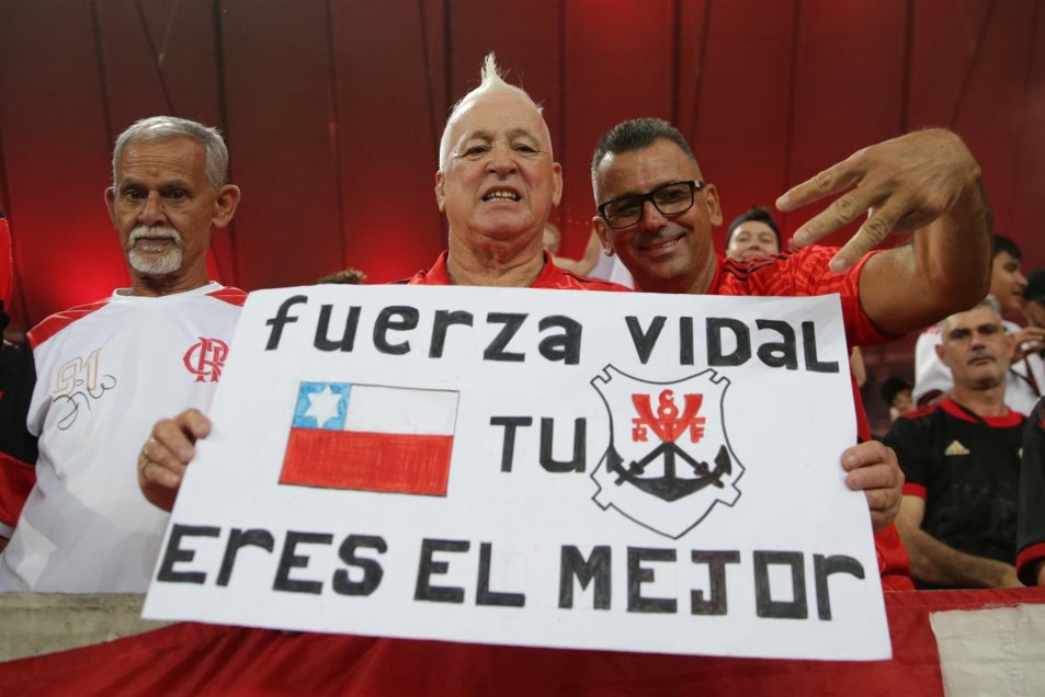 Copa de Brasil: Hinchas de Flamengo expresaron en Maracaná su cariño a Vidal