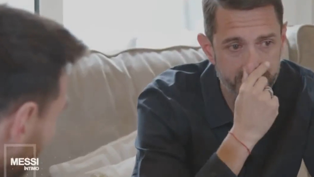 [VIDEO] Periodista se emocionó hasta las lágrimas entrevistando a Messi