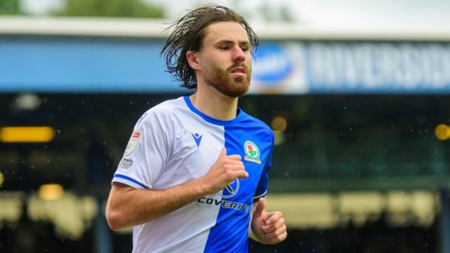 Ben Brereton vio acción en triunfo que dejó a Blackburn en la parte alta