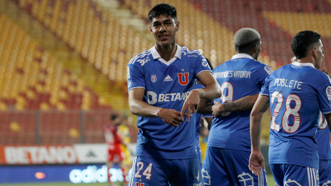 Osorio puso en ventaja a la U tras un difícil arranque ante Everton
