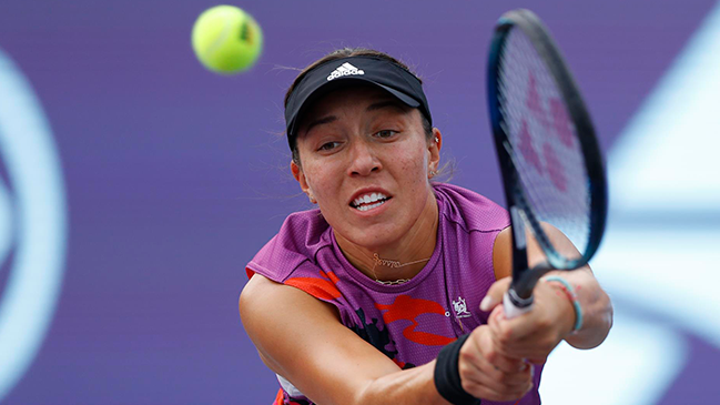 Pegula venció en sets seguidos a Azarenka y avanzó a la final en Guadalajara