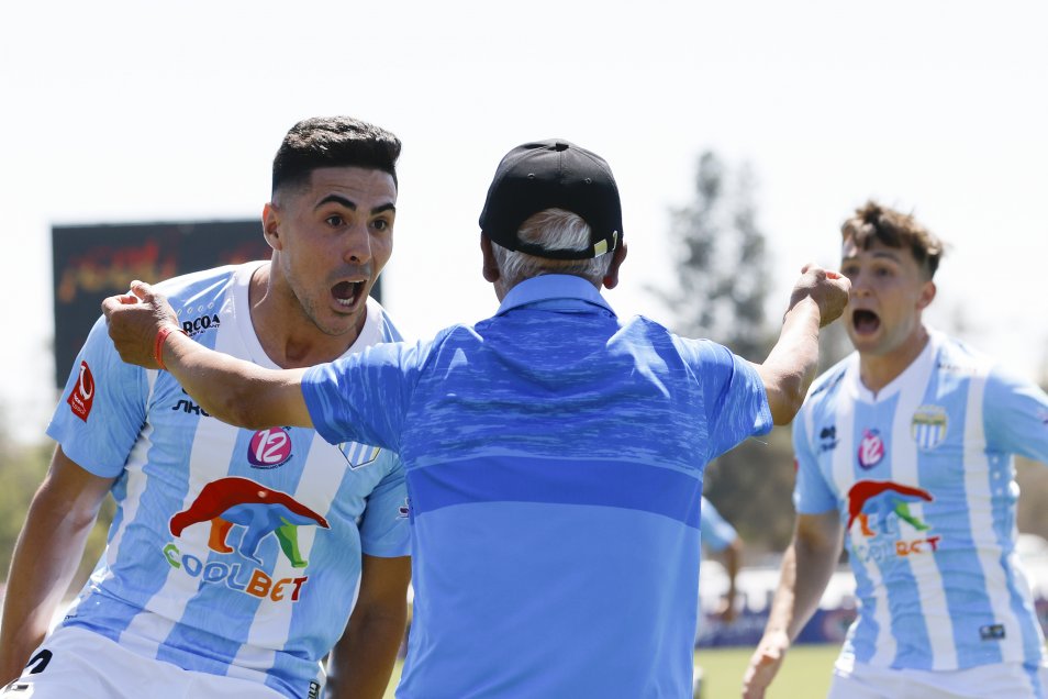 Magallanes tumbó a Rangers y sigue con la primera opción al título de la Primera B