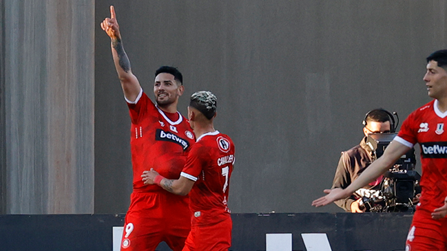 Lucas Passerini abrió la cuenta para U. La Calera sobre U. Católica