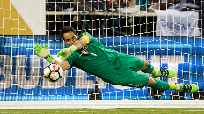 Bravo recordó penal de Biglia en la Copa América Centenario: Ya lo había atajado antes de que él ejecutara