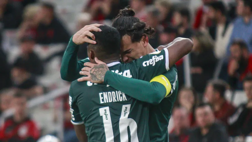 Palmeiras batió a Atlético Paranaense y quedó al borde del título en Brasil