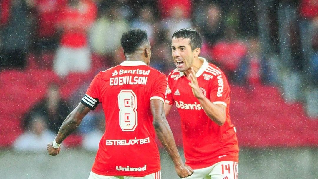 Inter de Porto Alegre batió a Ceará y estiró la definición del título en Brasil