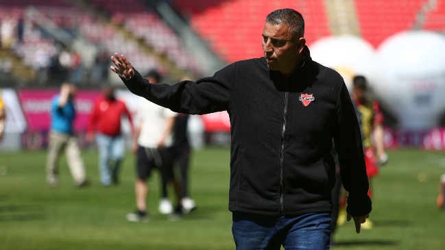 DT de Ñublense criticó ausencia de hinchas chillanejos en duelo ante Curicó Unido