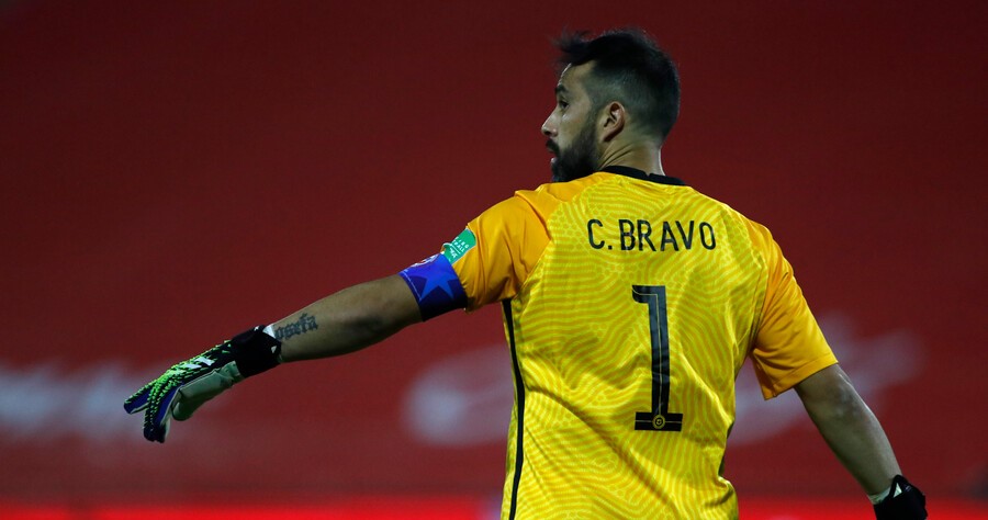 Claudio Bravo volverá a la selección en los amistosos ante Polonia y Eslovaquia