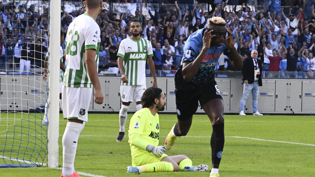 Victor Osimhen lideró con triplete la goleada del  imbatible Napoli sobre Sassuolo en la Serie A