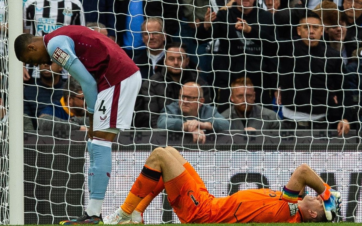 Preocupación en Argentina: “Dibu” Martínez sufrió un golpe en la cabeza en la Premier League