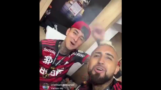 “¿De vacaciones? Aquí está la copita”: La frase de Vidal en los festejos de campeón de Flamengo