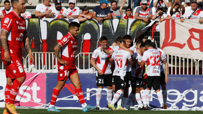 Sandoval metió un zapatazo de media distancia y puso en ventaja a Curicó sobre Ñublense