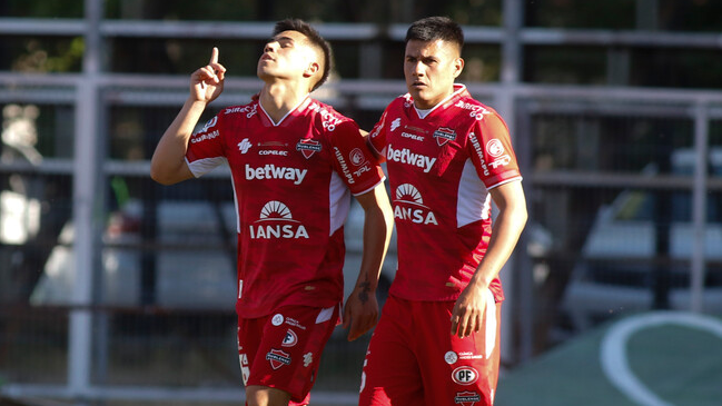 Alexander Aravena apareció en el área para poner el empate de Ñublense en La Granja