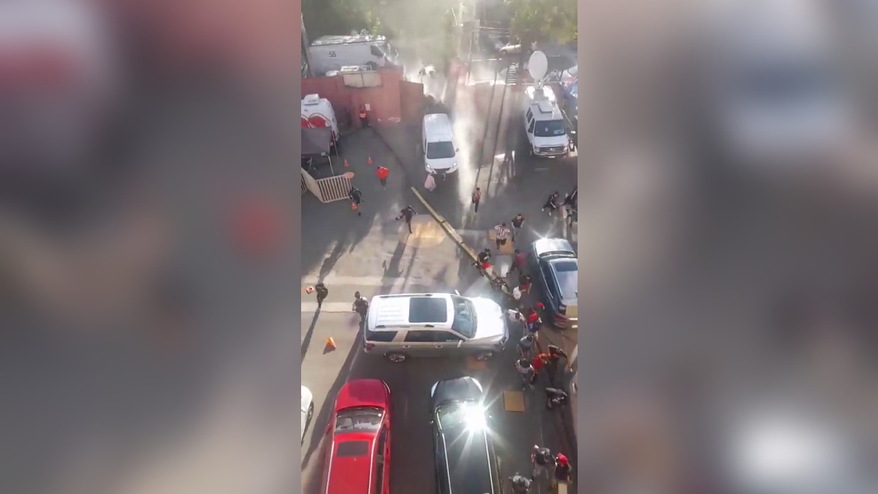 Una turba de hinchas de la U ingresó a la fuerza en Santa Laura para el duelo ante U. Española