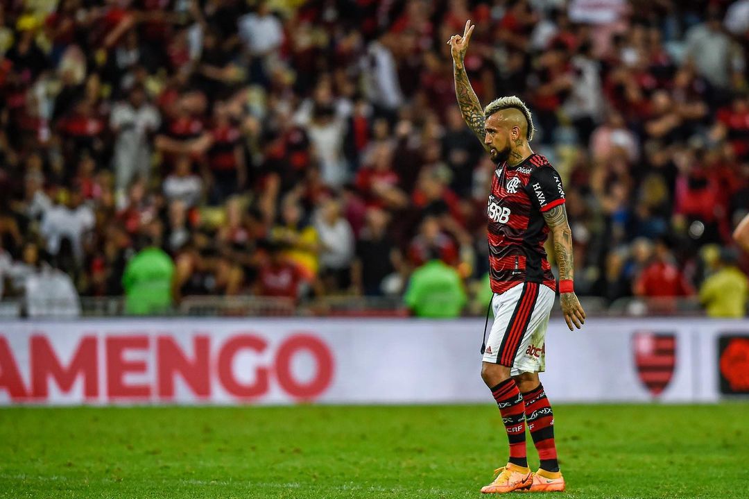Arturo Vidal y Erick Pulgar fueron titulares en derrota de Flamengo ante Corinthians
