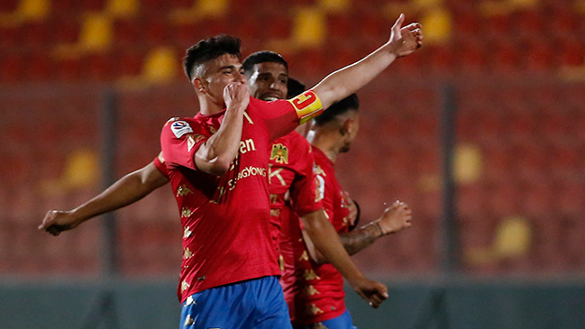 Thomas Galdames: Lo dejamos todo y el futbol nos premió