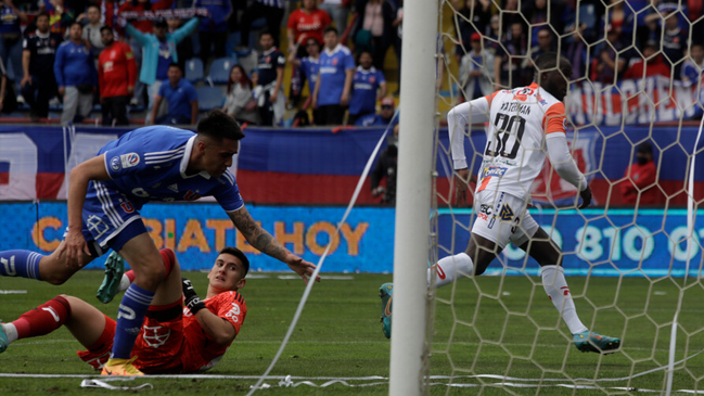 Cecilio Waterman abrió el marcador para Cobresal frente a la U en Talcahuano