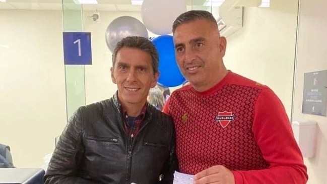 Ñublense hizo un llamado a solidarizar con la Teletón con una foto del profe García