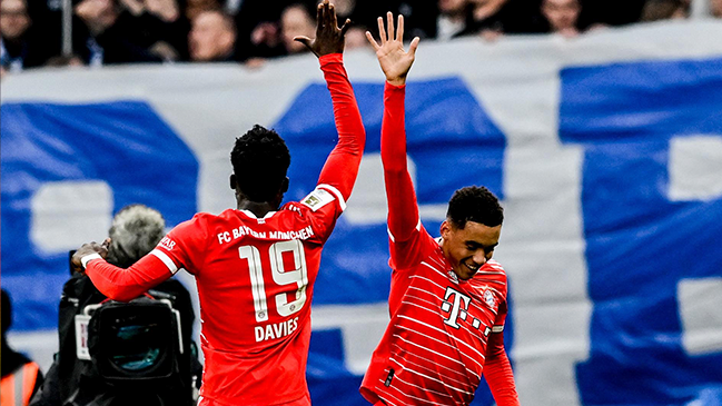 Alphonso Davies sufrió una rotura fibrilar y puso en riesgo su presencia en Qatar