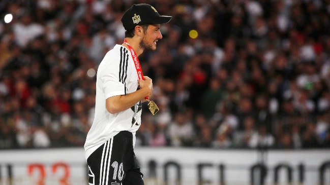 Colo Colo subasta una camiseta de Marco Rojas y un buzo de Quinteros para aportar a la Teletón