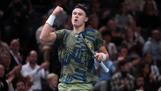 Holger Rune concretó su gran semana en París-Bercy con triunfo ante Djokovic