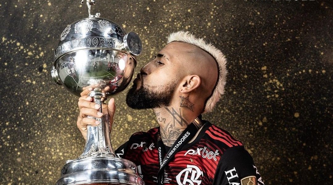 Arturo Vidal sigue luciéndose con la Copa Libertadores: “Un sueño hecho realidad”