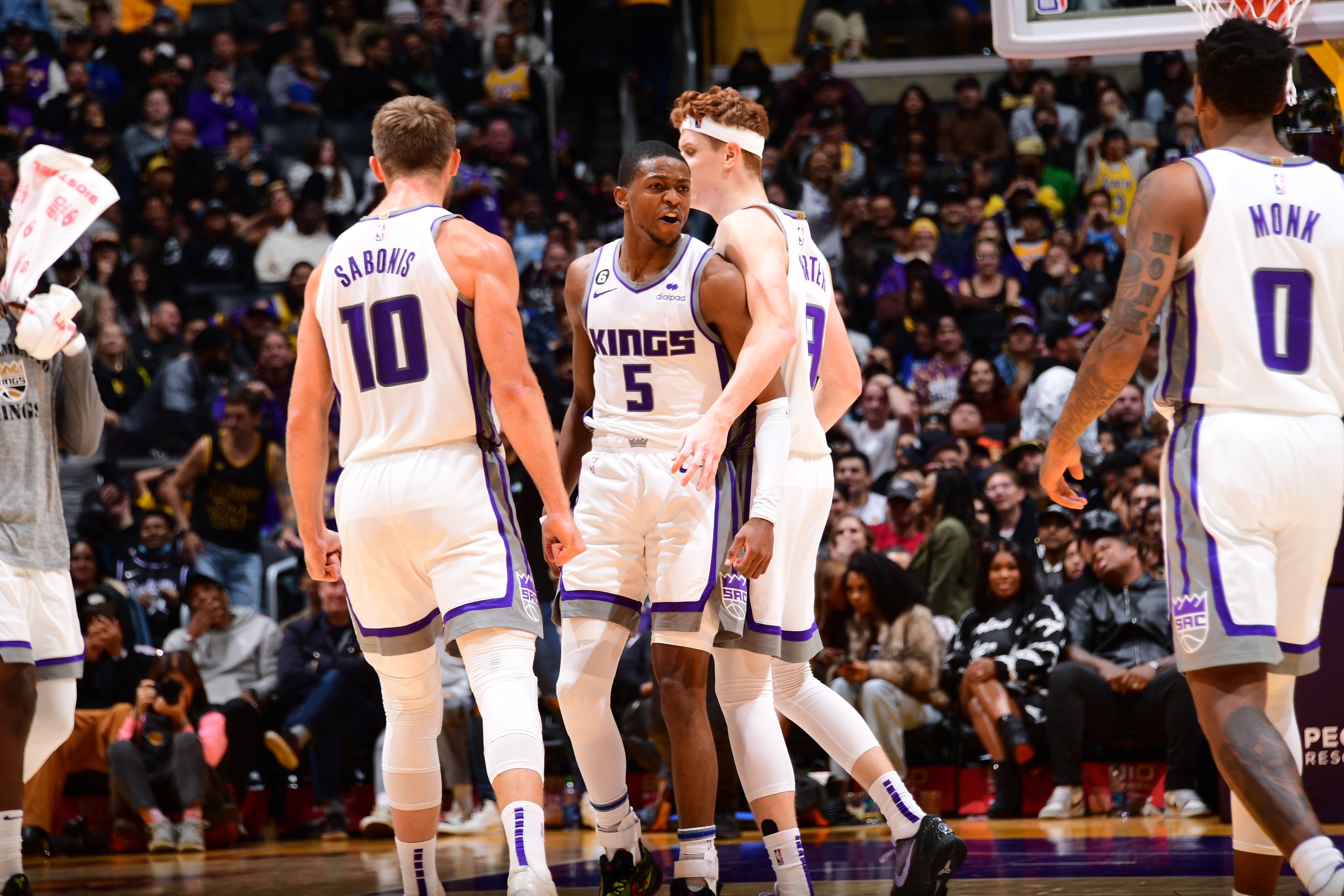 Los Angeles Lakers sufrieron otra dura caída en la NBA ante Sacramento Kings