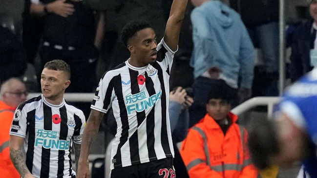 Newcastle tumbó a un irregular Chelsea y sigue escalando hacia la cima de la Premier League