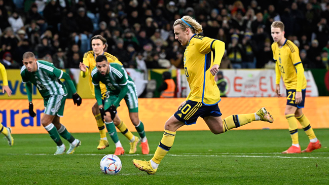 Argelia terminó con un hombre menos y sucumbió en su amistoso contra Suecia