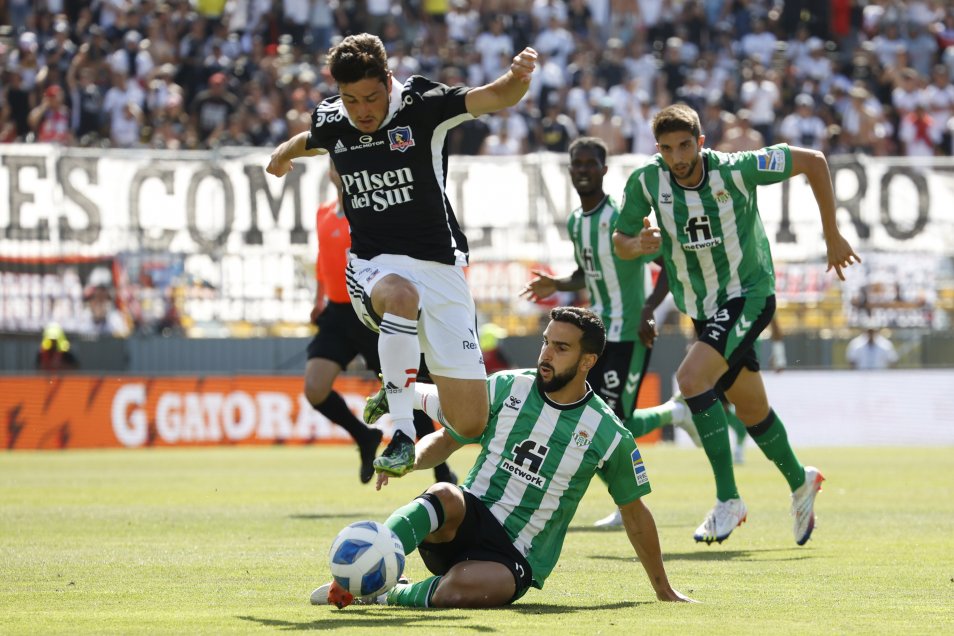 Colo Colo cerró su exitoso año con nueva victoria sobre Betis de Pellegrini