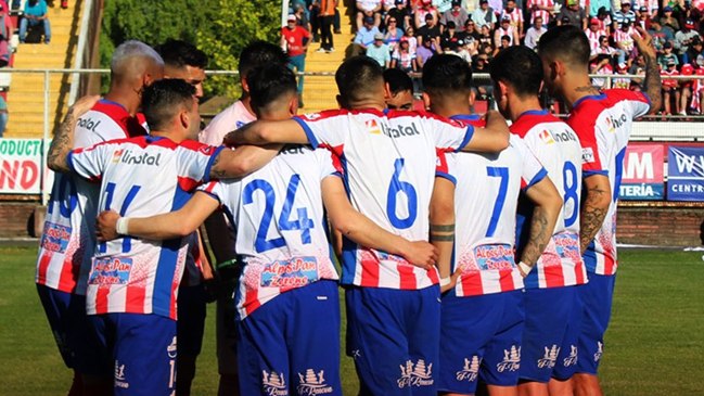 Deportes Linares se coronó campeón invicto de Tercera A y retornó al fútbol profesional