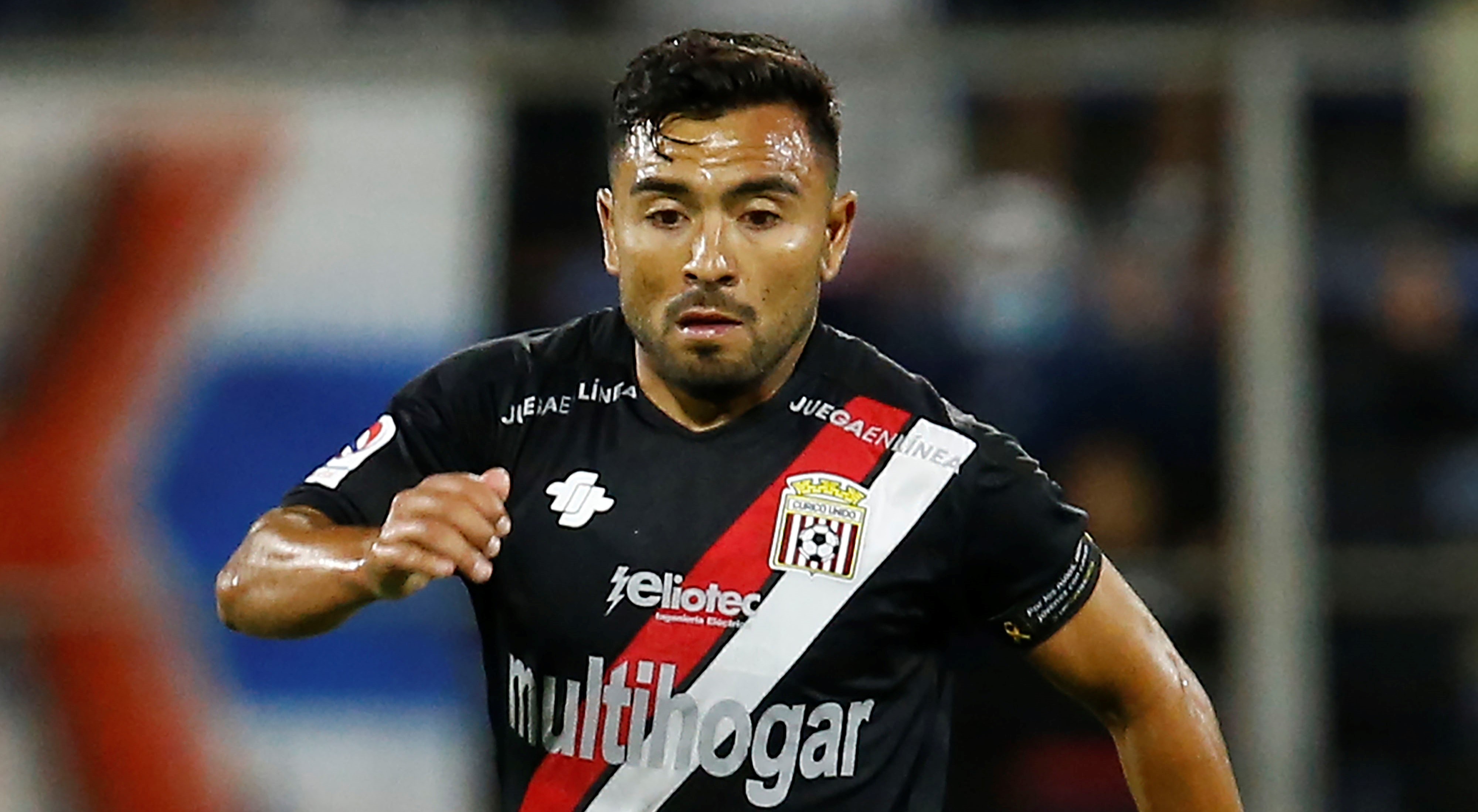 Se queda para jugar Copa Libertadores: Mario Sandoval renovó su contrato en Curicó Unido