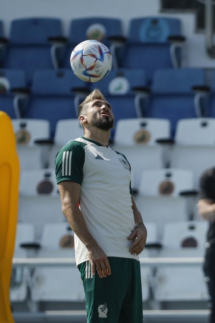 México celebró el cumpleaños de Alexis Vega en su última práctica previa al duelo con Argentina