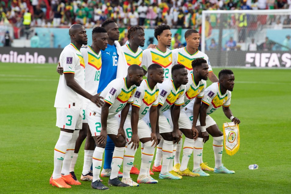 Senegal tomó oxígeno y llegará con vida al último duelo del Grupo A tras doblegar a Qatar