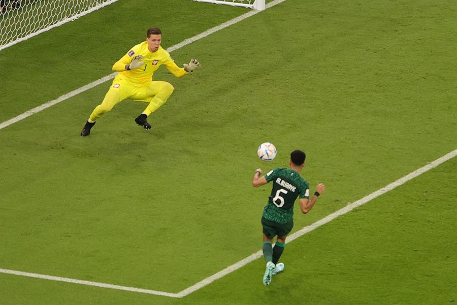 ¿La atajada del Mundial? Wojciech Szczesny se lució con tapada tras pararle un penal a Arabia Saudita