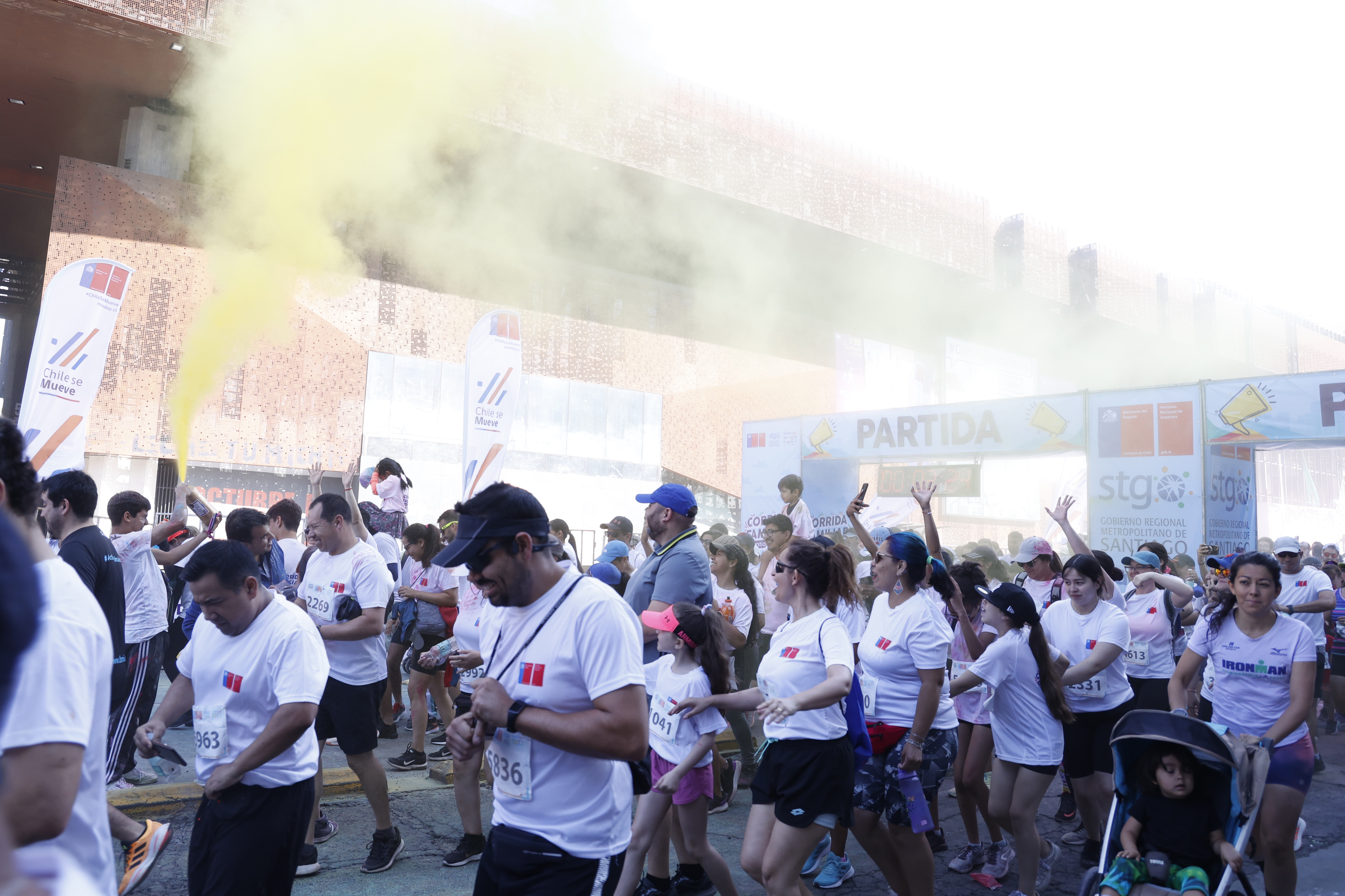 Más de 8.000 personas participaron en exitosa corrida familiar Santiago Color