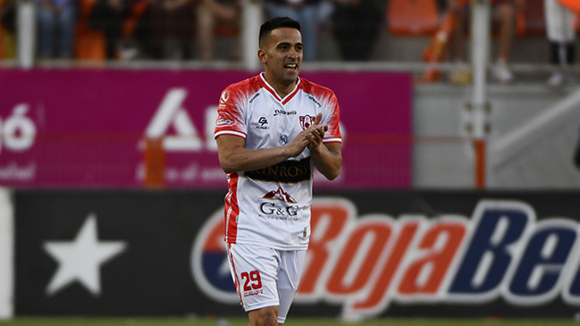 Quinteros lapidó la paliza a Cobreloa con su tercer gol personal y el quinto de Copiapó