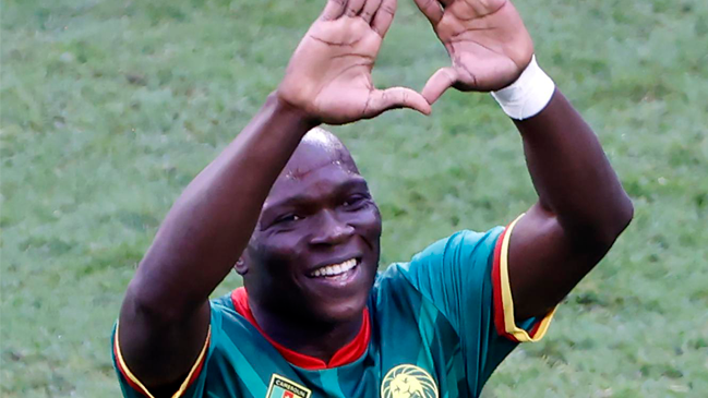 Vincent Aboubakar definió con una genialidad en la reacción de Camerún ante Serbia