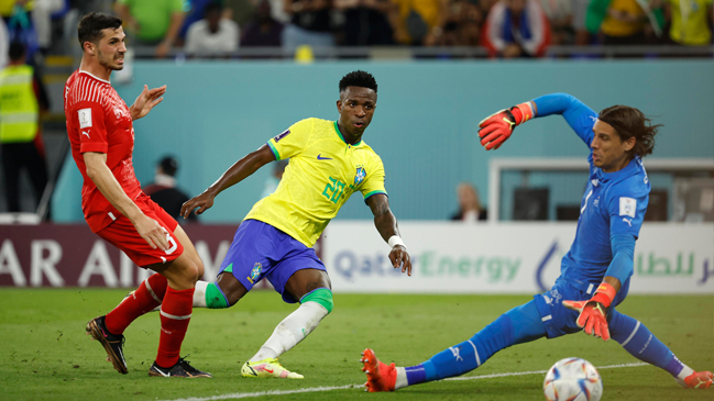 El VAR invalidó conquista de Vinicius en Qatar por fuera de juego de Richarlison