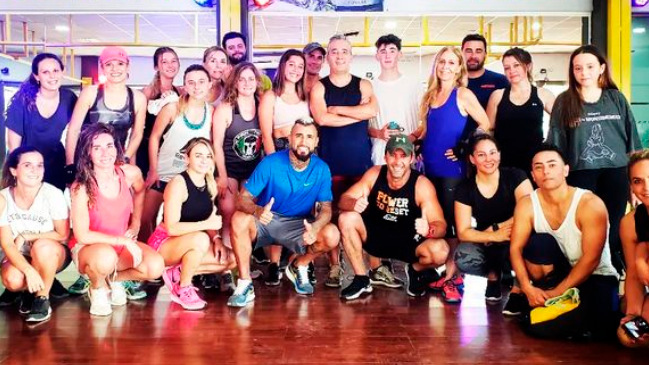 Arturo Vidal entrenó y compartió con asistentes de Club Chicureo, del que es su dueño