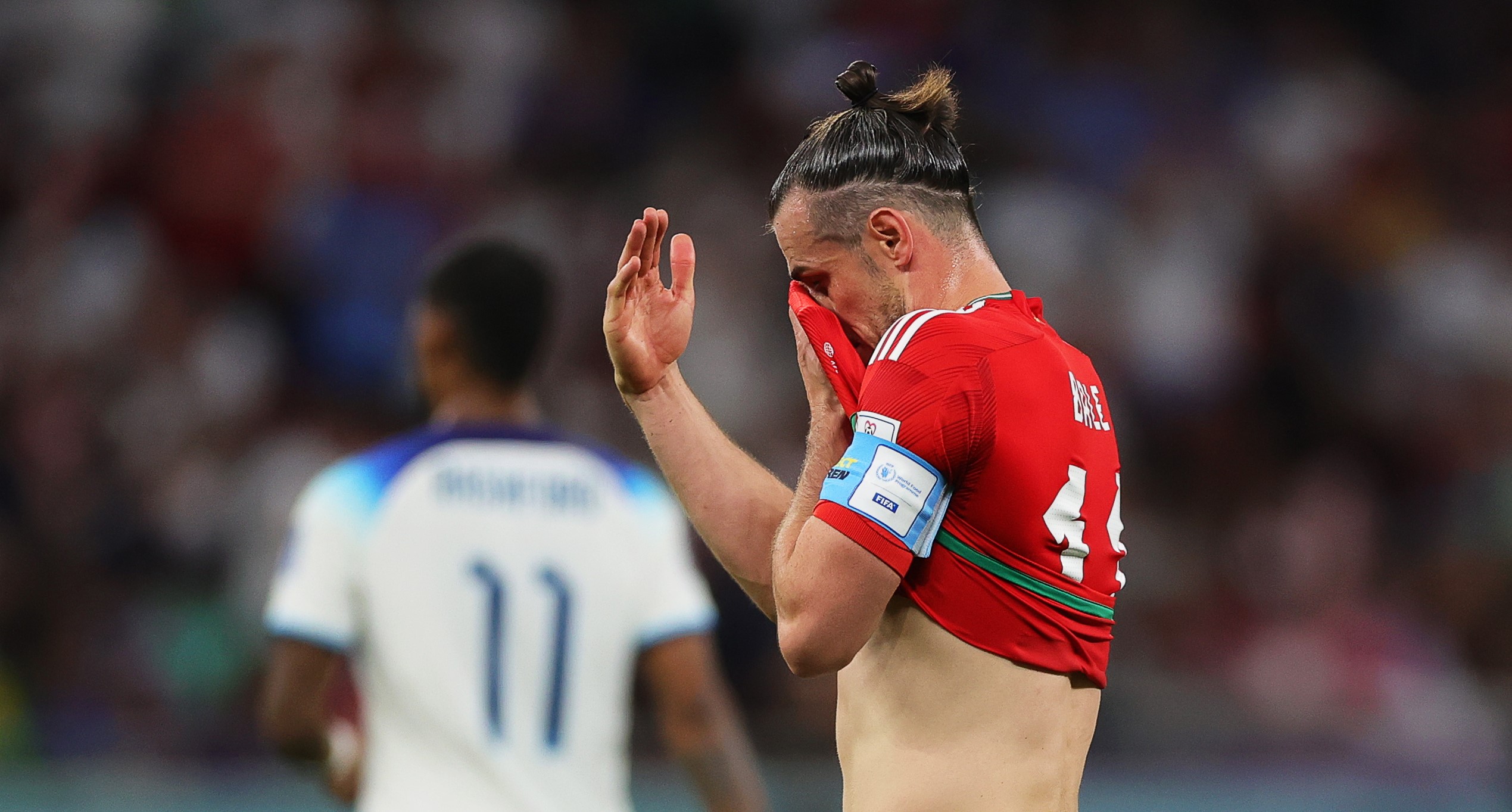 Gareth Bale sufrió una lesión en los isquiotibiales durante el duelo de Gales ante Inglaterra