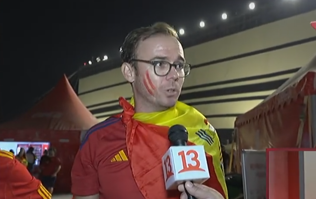 La U contactó a hincha español que alabó al equipo como “referente mundial” en Qatar 2022