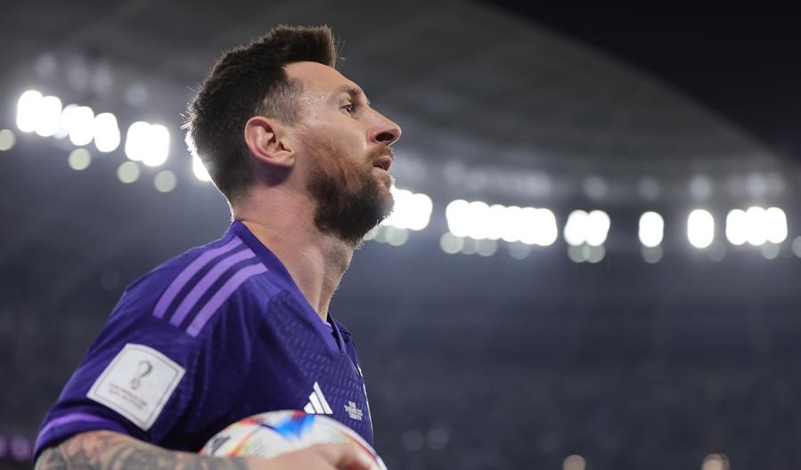 Lionel Messi superó a Diego Maradona y se convirtió en el argentino con más partidos en Mundiales