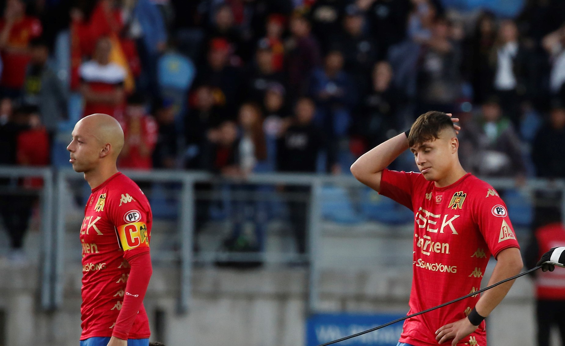 U. Española acusó presión de la ANFP para usar en la indumentaria el logo de una casa de apuestas online