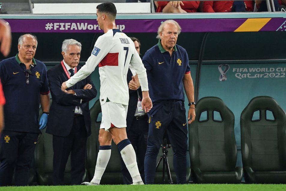 Cristiano Ronaldo vivió un partido aparte desde el banco tras ser sustituido ante Corea del Sur