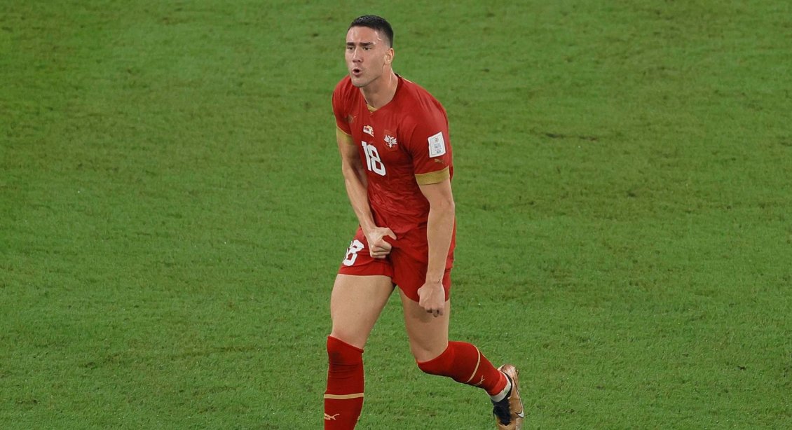 El obsceno gesto de Dusan Vlahovic en su festejo tras anotar para Serbia ante Suiza en el Mundial