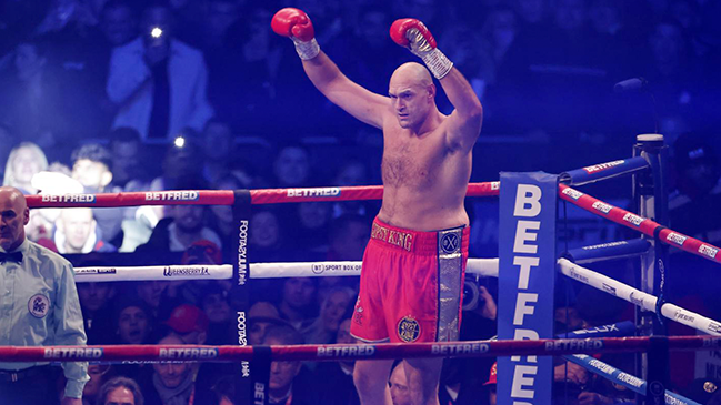 Tyson Fury noqueó a su compatriota Chisora y retuvo el título mundial