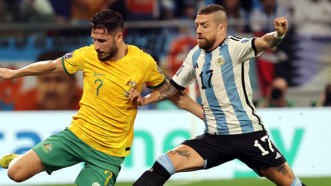 Alejandro Gómez terminó lesionado en un tobillo ante Australia