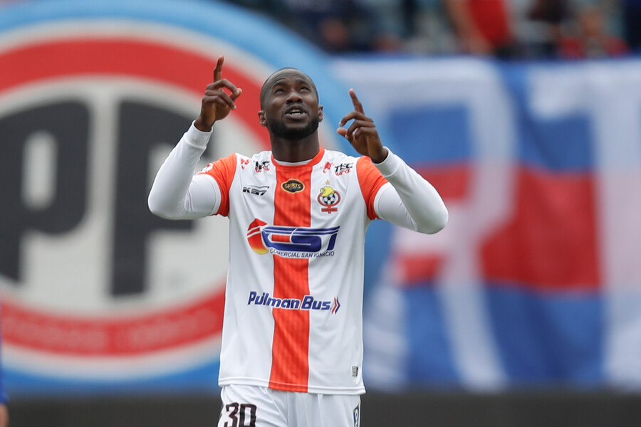 Cecilio Waterman renovó su contrato con Cobresal